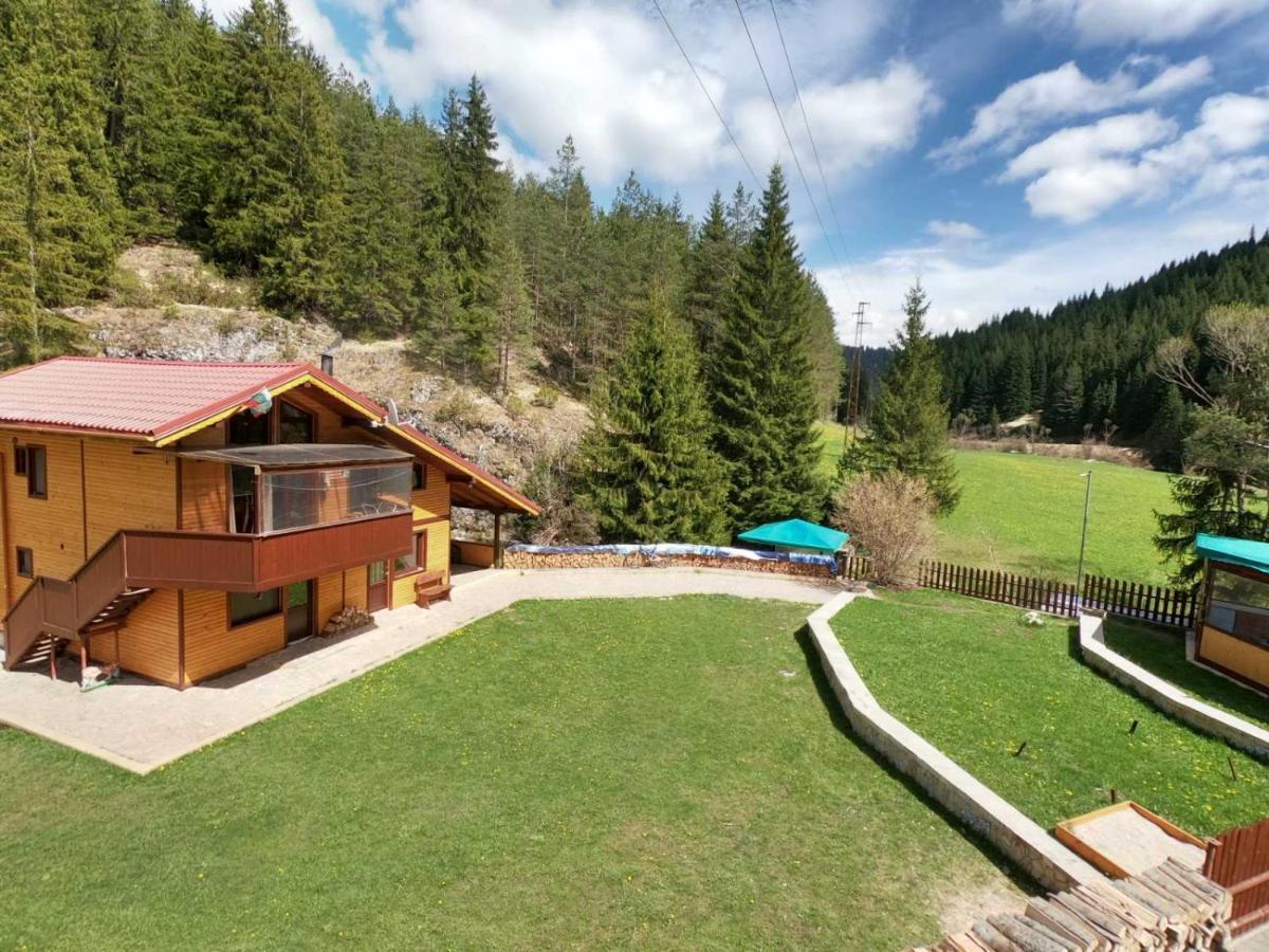 Guest House Chobaka Trigrad Exteriör bild