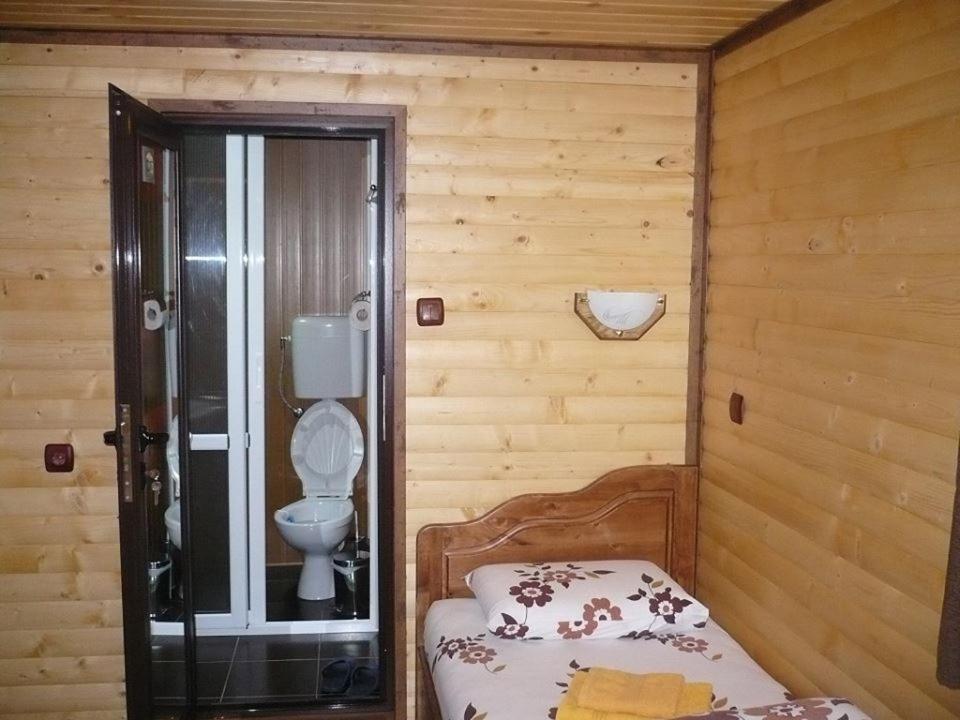 Guest House Chobaka Trigrad Exteriör bild